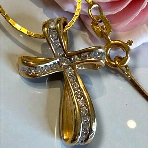 Beautiful Vintage 14k Yellow Gold Diamond Cross Pendant 16” Box Chain Necklace!